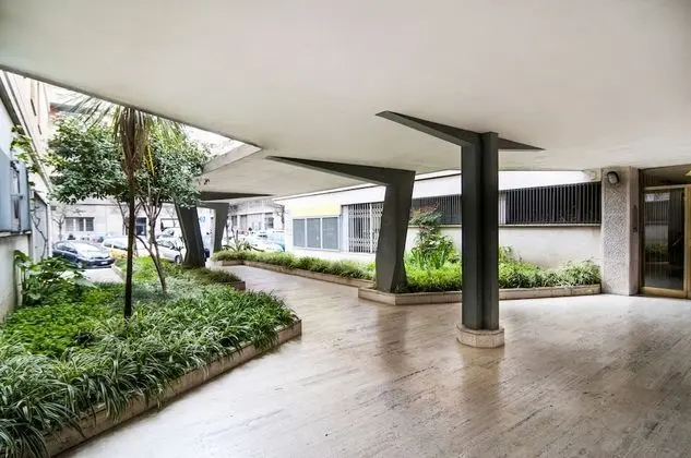 Aurelio & Vaticano Elegant Flat