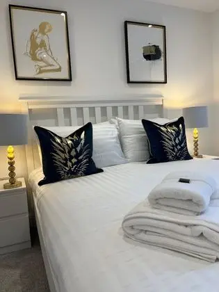 Aurora - Brand New Luxury 2 bed 2 Bath Apartment! - Oda