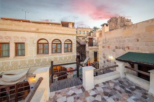Aurora Cave Hotel - Genel