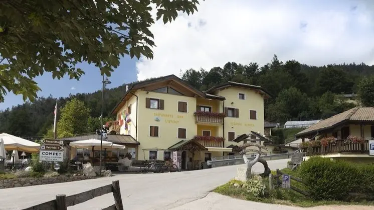 Hotel Aurora Compet