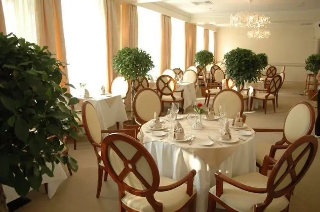 Aurora Premier Hotel - Yerinde Yemek