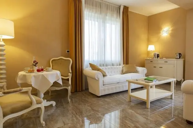 Aurum Suites - Lobi
