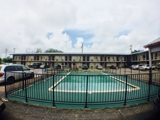 Austin Motor Inn - Havuz