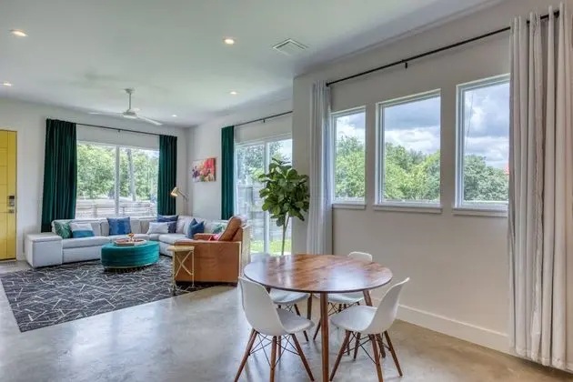 Austin Retreat - Unit A - Oda Düzeni