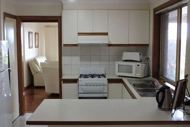 Australian Home Away at Doncaster Andersons Creek 2 - Mutfak