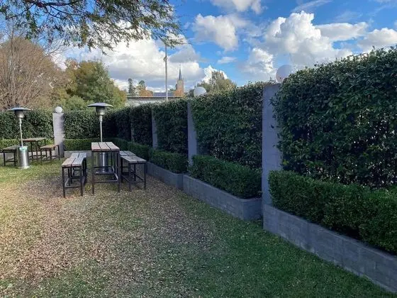 Australian Hotel Young