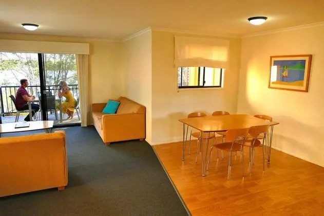 Australis Noosa Lakes