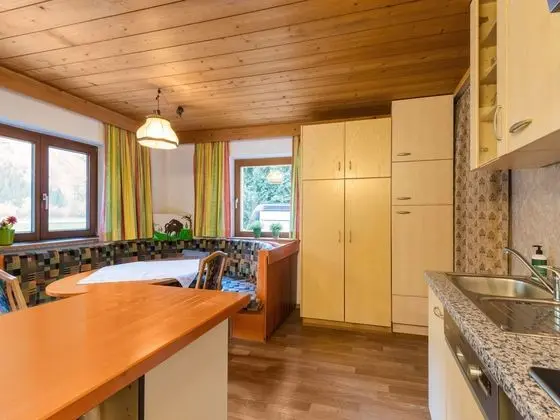 Authentic Holiday Home in Ötztal With Ski Boot Heaters - Mutfak