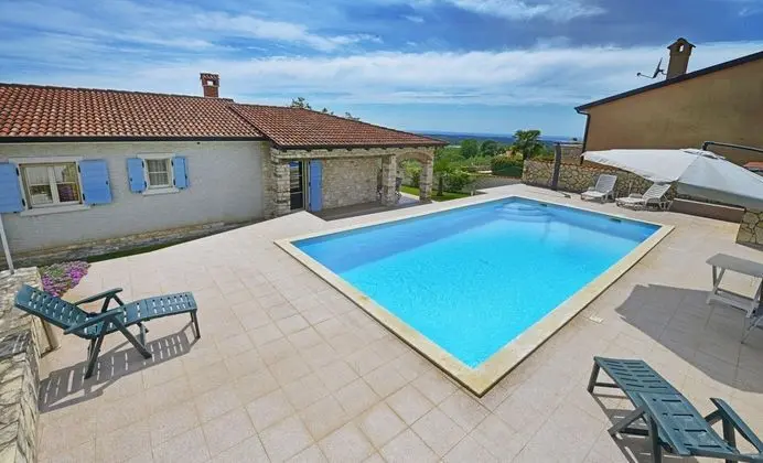 Authentic Holiday Home With Private Pool & Covered Terrace - Havuz