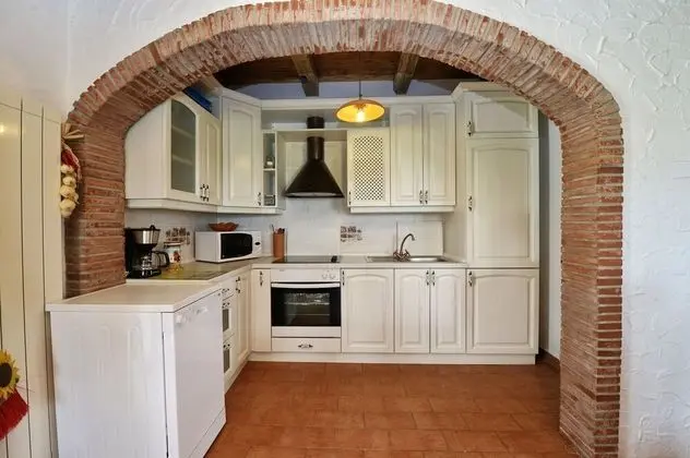 Authentic Holiday Home With Private Pool & Covered Terrace - Mutfak