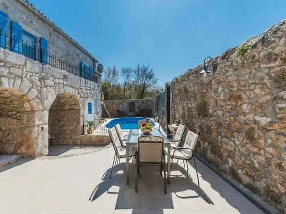 Authentic Holiday House With Swimming Pool & Sea View