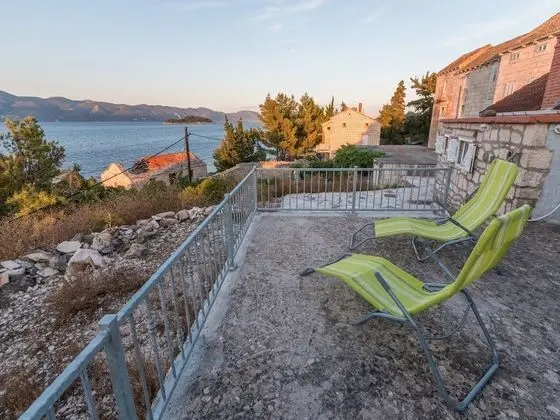 Authentic Island House With Nice sea View, High Privacy, Near the Beach