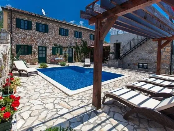 Authentic Large Villa With Private Swimming Pool & Wellness - Dış Mekan