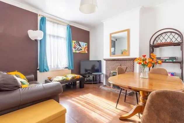 Authentic London - Four Bedroom Victorian House