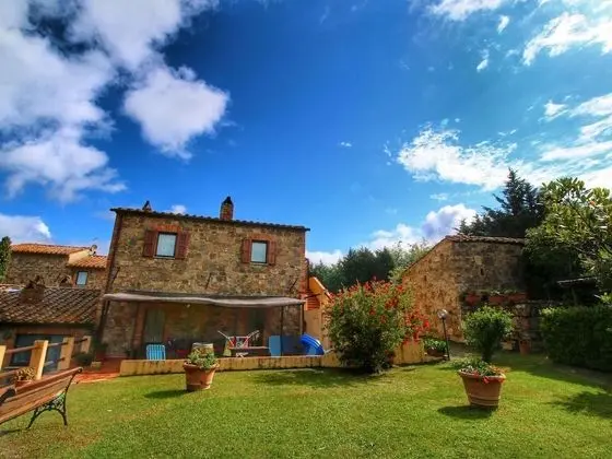 Authentic Tuscan Holiday Home on Property With Stunning Views