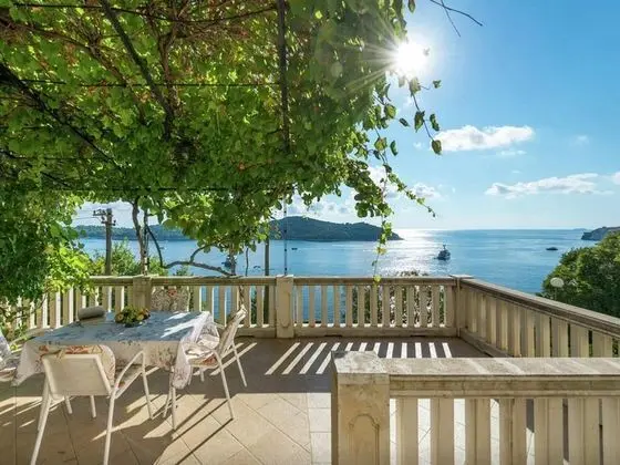 Authentic Unit Overlooking Dubrovnik old Town and Lokrum Island, Private Terrace