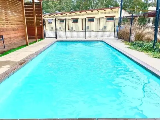 Auto Lodge Motor Inn - Havuz