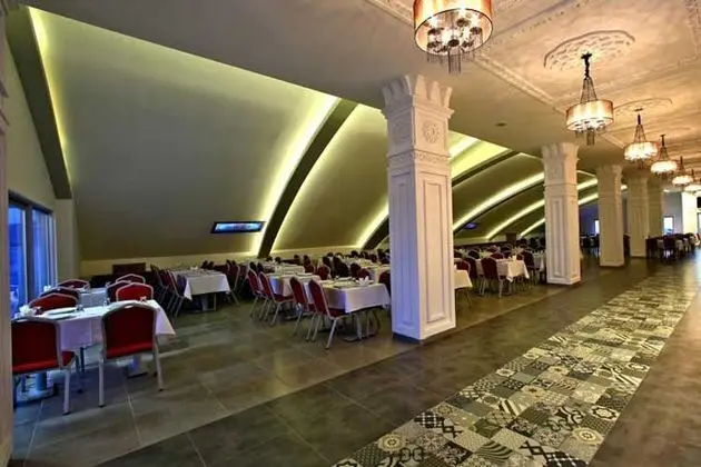 Avalon Altes Hotel - Yerinde Yemek