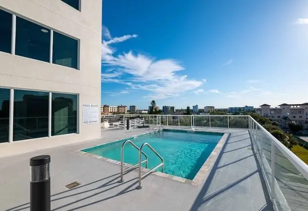 The Avalon Club - Havuz