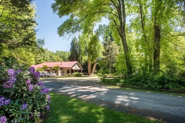 Avalon House - Öne Çıkan Resim