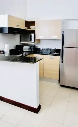 Avalon Santa Ana Apartments - Mutfak