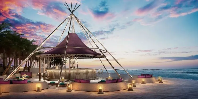 Avani+ Fares Maldives Resort - Plaj