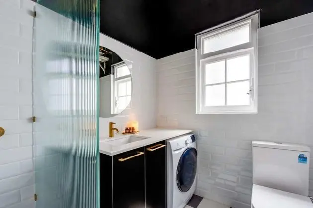 Avant Garde 1 Bedroom Apartment in Perth - Banyo Tipleri
