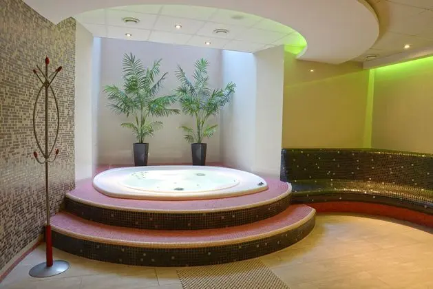 Avanti Hotel - Havuz