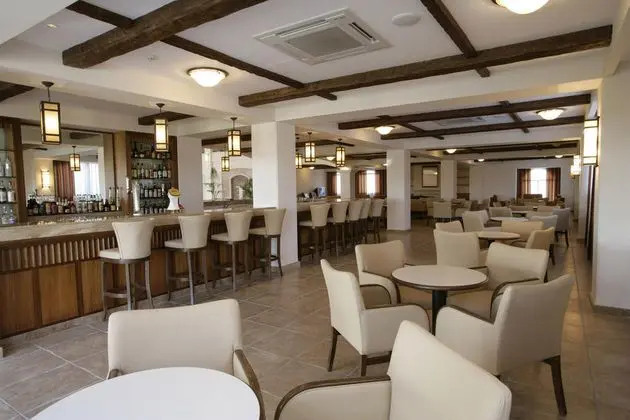 Avanti Village - Bar