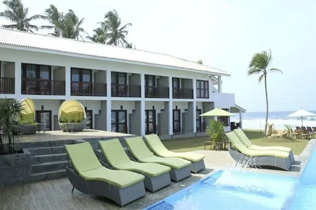 Avenra Beach Hotel