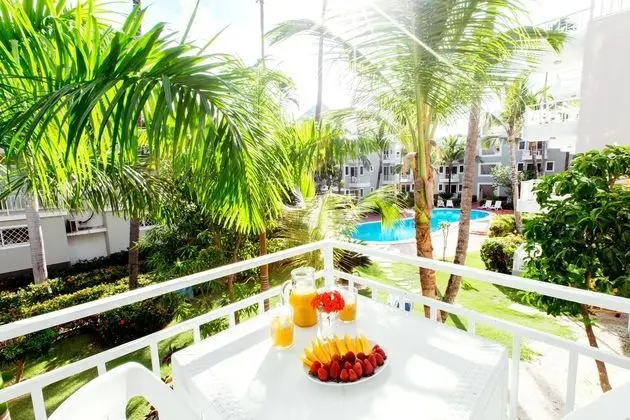 AVENTURA STUDIOS - POOL and BEACH CLUB