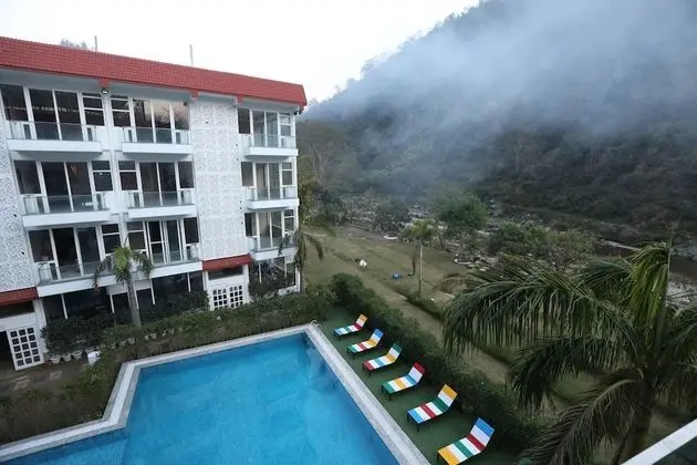 Avenue 18 Resort