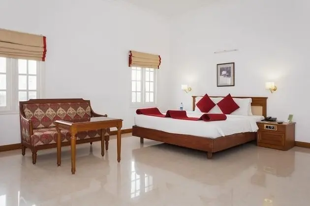 The Avenue Center Hotel