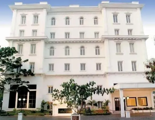 The Avenue Center Hotel