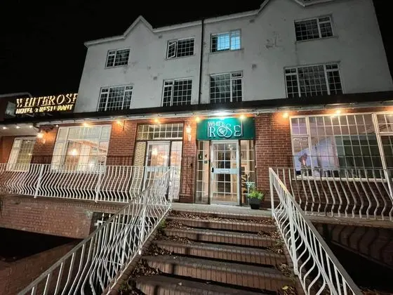 The Avenue Hotel - 1