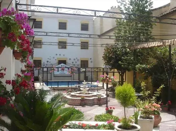 Averroes Hotel
