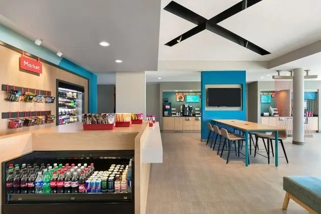 avid hotel Cedar Rapids South - Arpt Area, an IHG Hotel - Yerinde Yemek