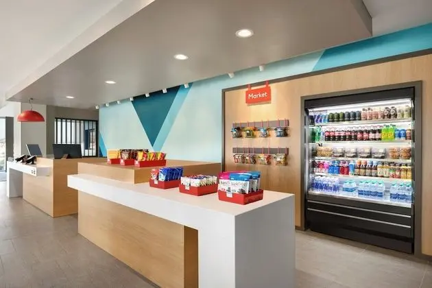 Avid Hotels Byron Warner Robins, an IHG Hotel - Yerinde Yemek