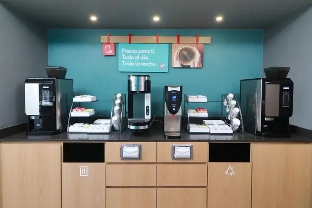 Avid Hotels Tijuana Otay, an IHG Hotel - Yerinde Yemek
