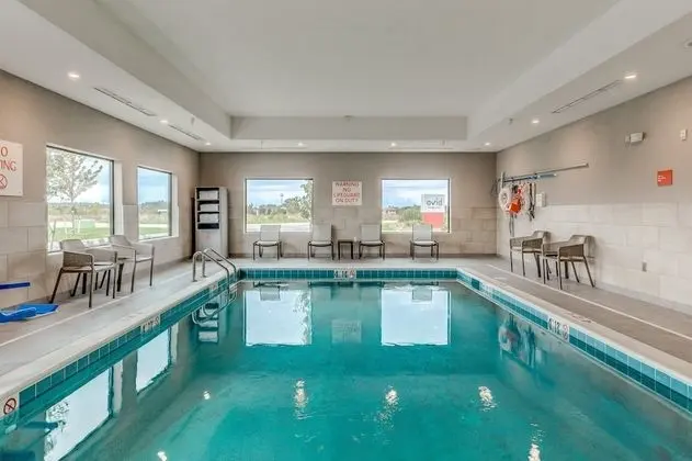 Avid Hotels Zeeland, an IHG Hotel - Havuz