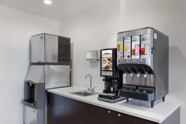 Avion Inn Near LGA Airport, Ascend Hotel Collection - Yerinde Yemek