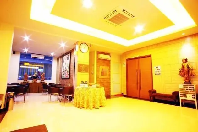 Avira Hotel Panakkukang - Lobi