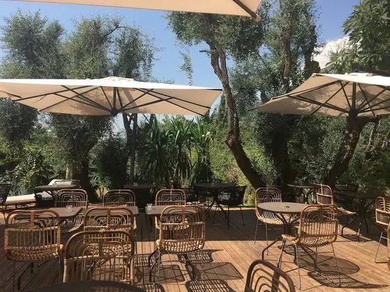 AVOCADO Hôtel Restaurant Bar