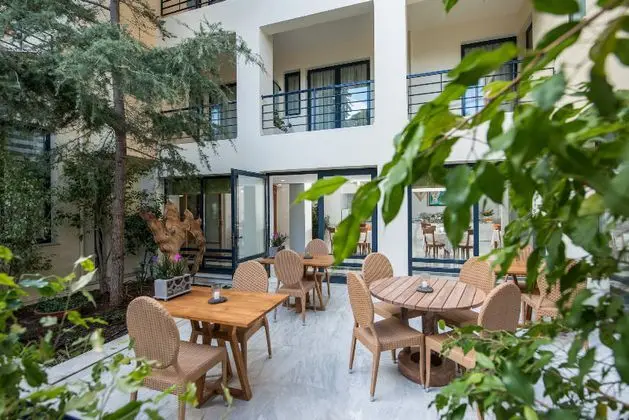 Avra City Hotel