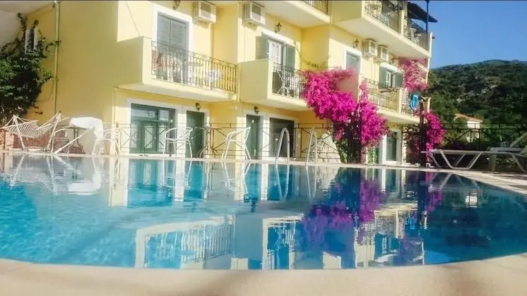 Avra Paradise Aparthotel - Dış Mekan