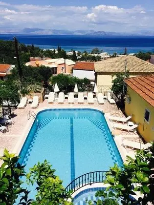 Avra Paradise Aparthotel - Havuz