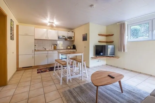 Awad's Yellow Apartment - Mutfak