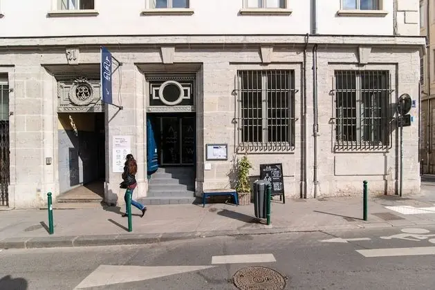 Away Hostel & Coffee Shop