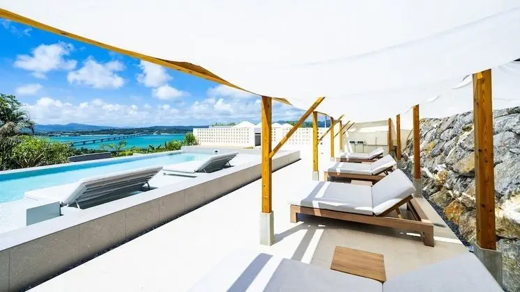Away Okinawa Kouri Island Resort - Havuz