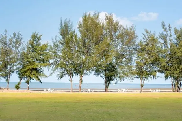 Away Pranburi Beach Resort - Plaj